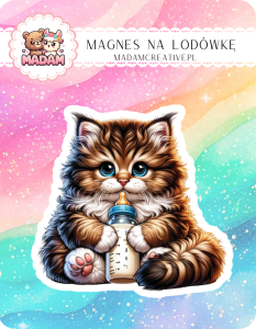 Magnes na lodówkę MaDam Kotek Kacper – Małe mleko, duża butelka, a Kacper jest gotowy na wielkie sny.