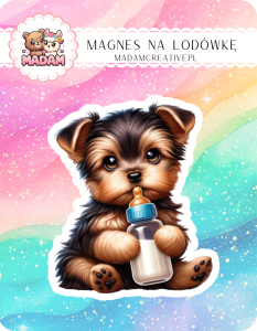 Magnes na lodówkę MaDam Piesek Pucuś – Z butelką mleka i sercem pełnym przygód!