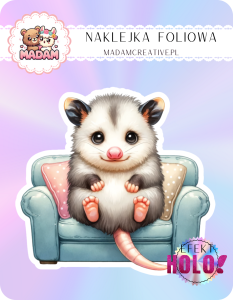 Naklejka foliowa pojedyncza Holograficzna MaDam Opos Oliwier na fotelu – Fotel, seriale i przekąski – życie idealne!